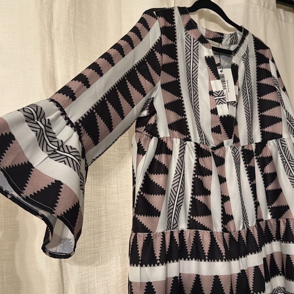 Geometric Patterned Black and White Dress - Picture 2 of 3